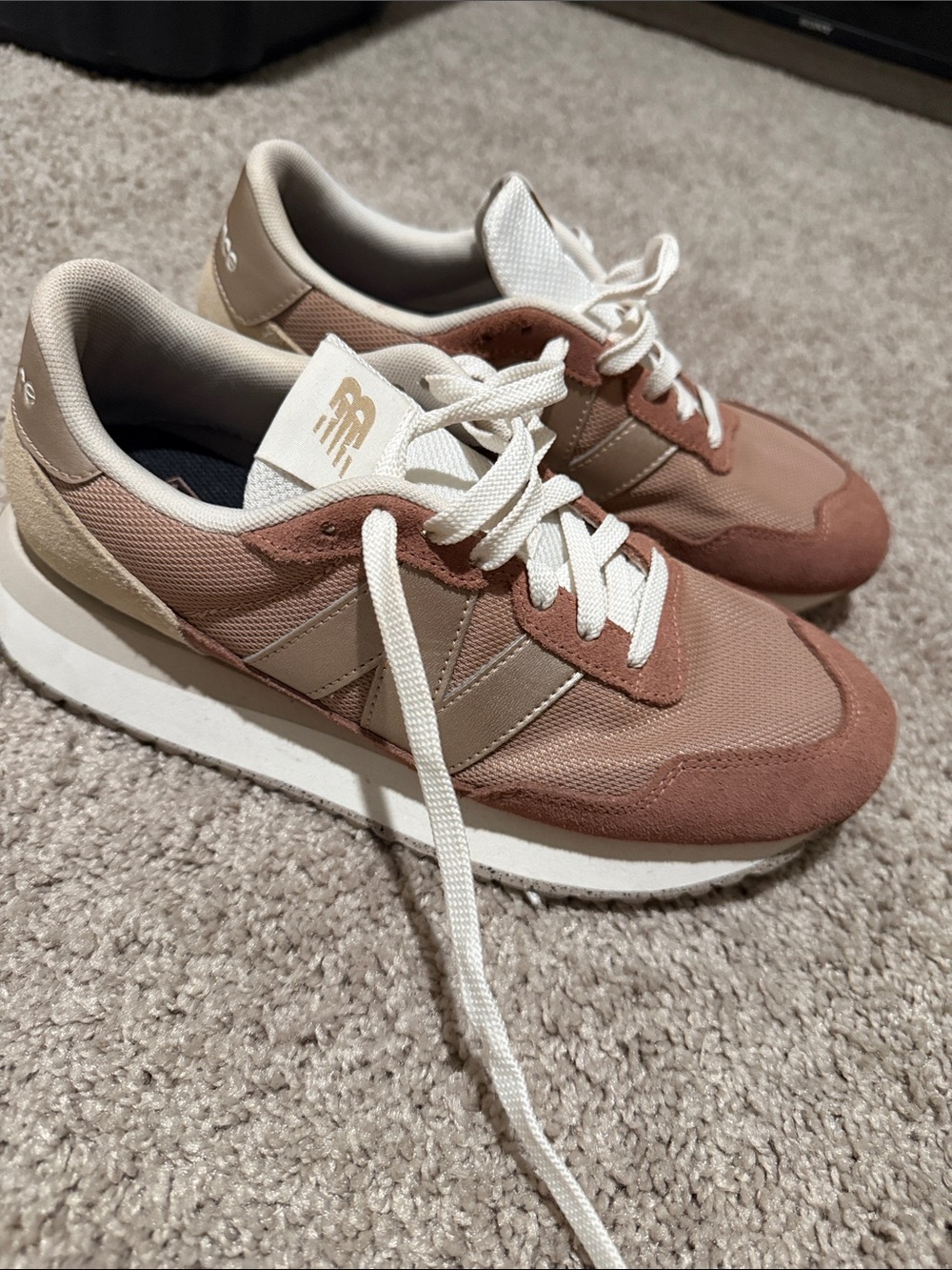 New Balance Women's Sneakers in Dusty Rose and Cream